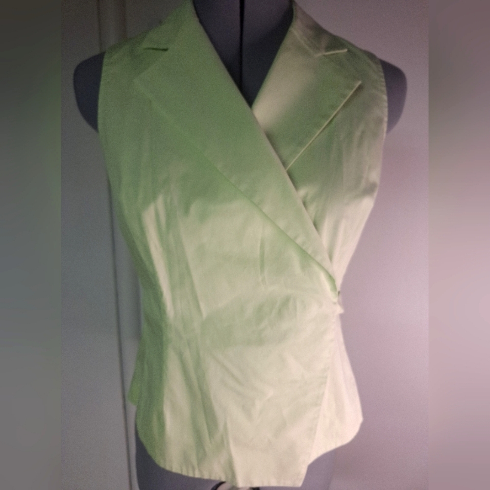 Talbot Collection Petites Honey Mellon Colored Wrap Top.  Size 4